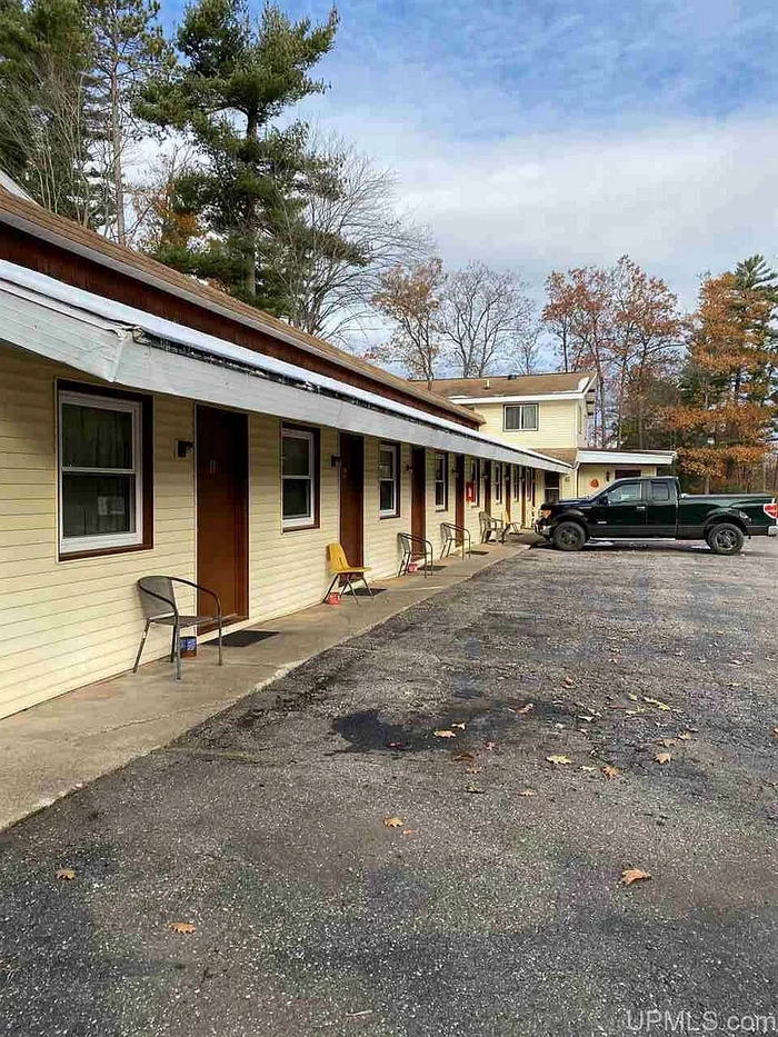 Woodlands Motel (Bambi Park Motel) - From Zillow Listing